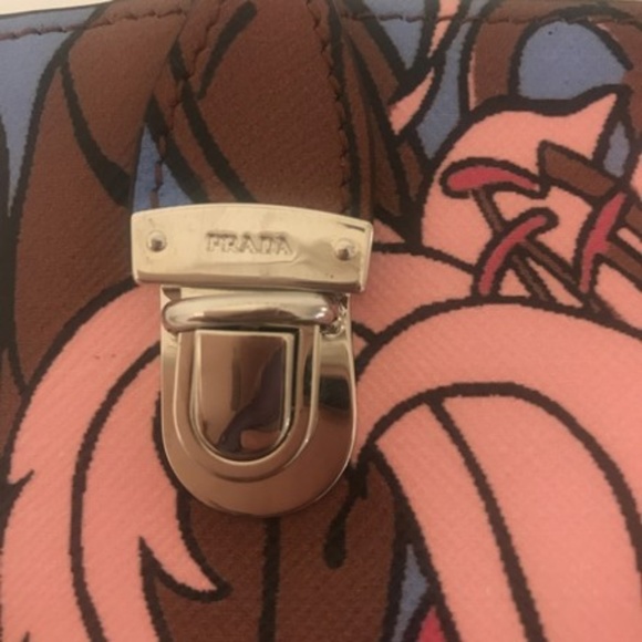 PRADA - Picture 6 of 8